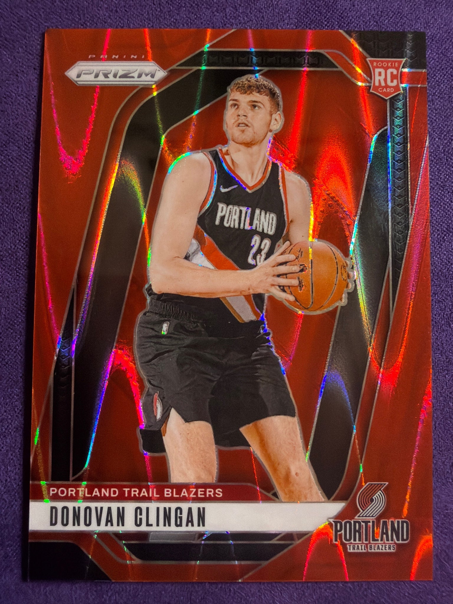 2024-25 Panini Prizm Donovan Clingan RC Red Seismic Prizm /299 #221  Blazers